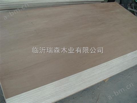 优质环保多层夹板桃花木包装板宝丽板原色杨木胶合板托盘